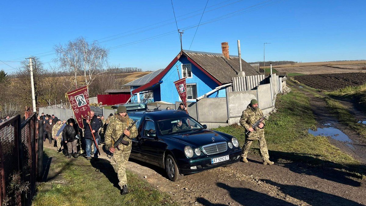 У Городенківській громаді провели в останню путь захисника Сергія Висоцького 5