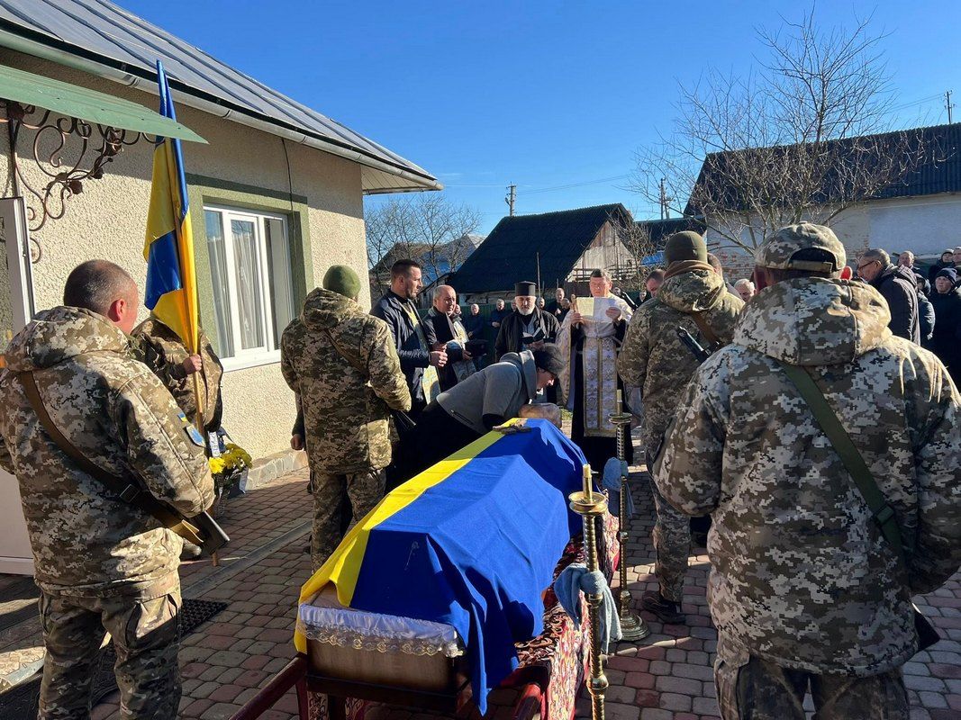 У Городенківській громаді провели в останню путь захисника Сергія Висоцького 3