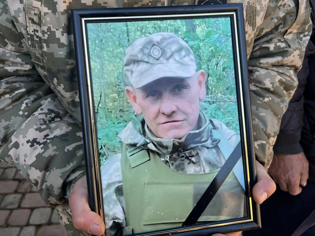 У Городенківській громаді провели в останню путь захисника Сергія Висоцького 1