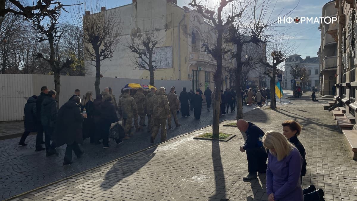 У Коломиї провели в останню дорогу полеглого захисника Анатолія Вечеріна 12