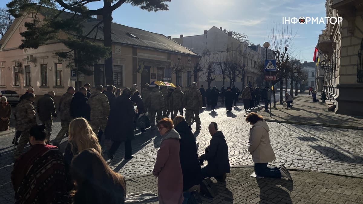 У Коломиї провели в останню дорогу полеглого захисника Анатолія Вечеріна 20