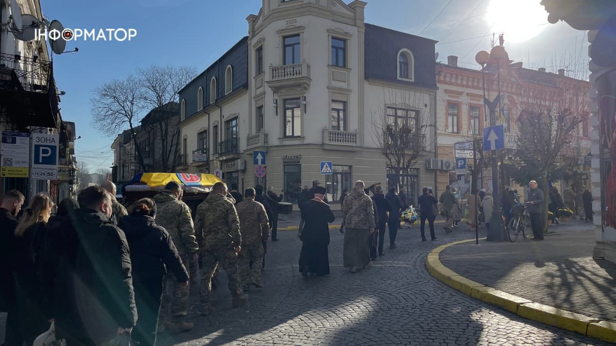 У Коломиї провели в останню дорогу полеглого захисника Анатолія Вечеріна 19