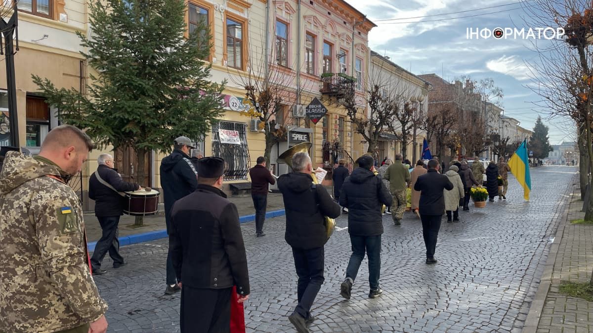 У Коломиї провели в останню дорогу полеглого захисника Анатолія Вечеріна 17