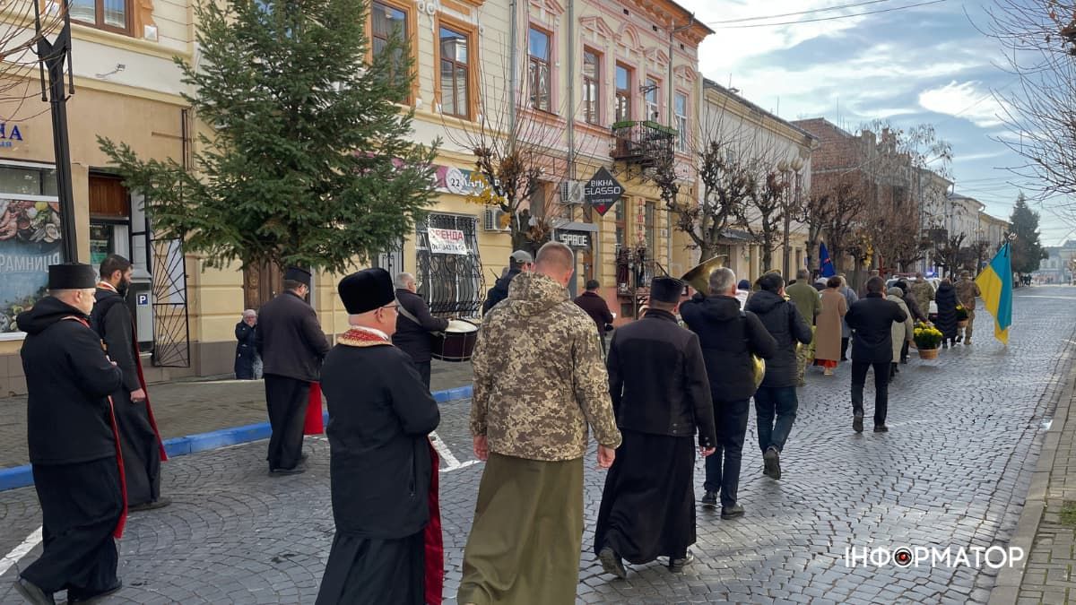 У Коломиї провели в останню дорогу полеглого захисника Анатолія Вечеріна 13