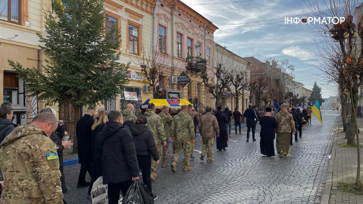 У Коломиї провели в останню дорогу полеглого захисника Анатолія Вечеріна 15