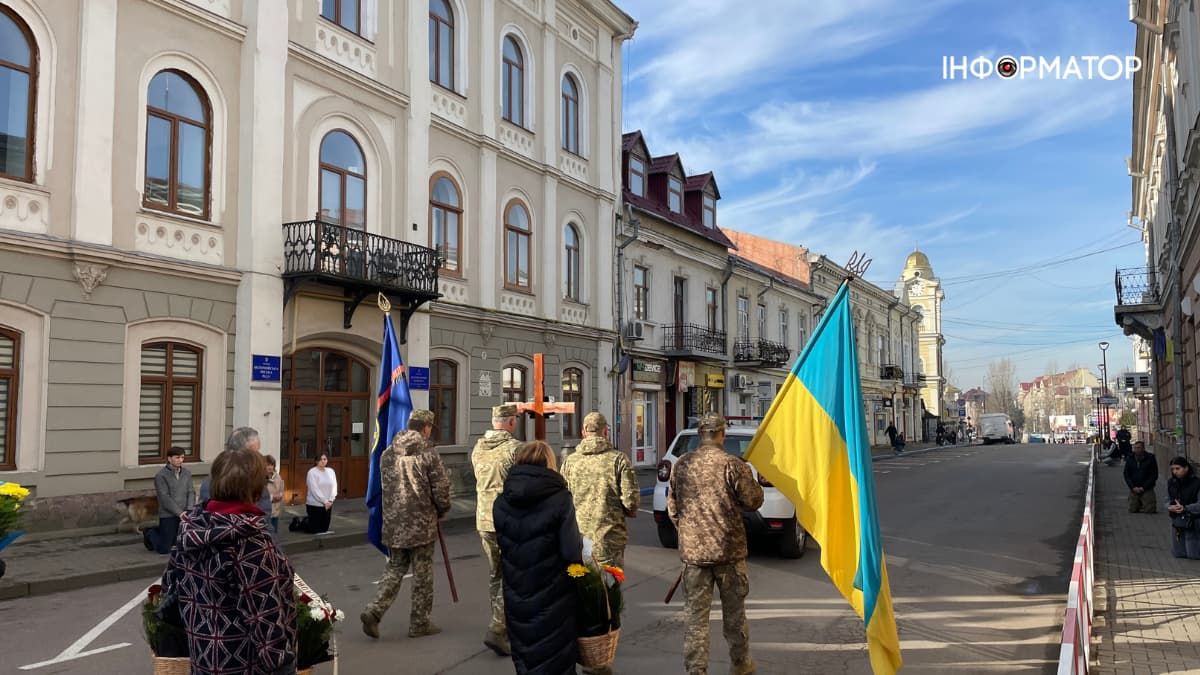 У Коломиї провели в останню дорогу полеглого захисника Анатолія Вечеріна 24
