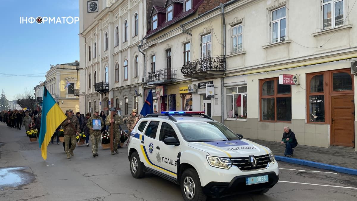 У Коломиї провели в останню дорогу полеглого захисника Анатолія Вечеріна 23