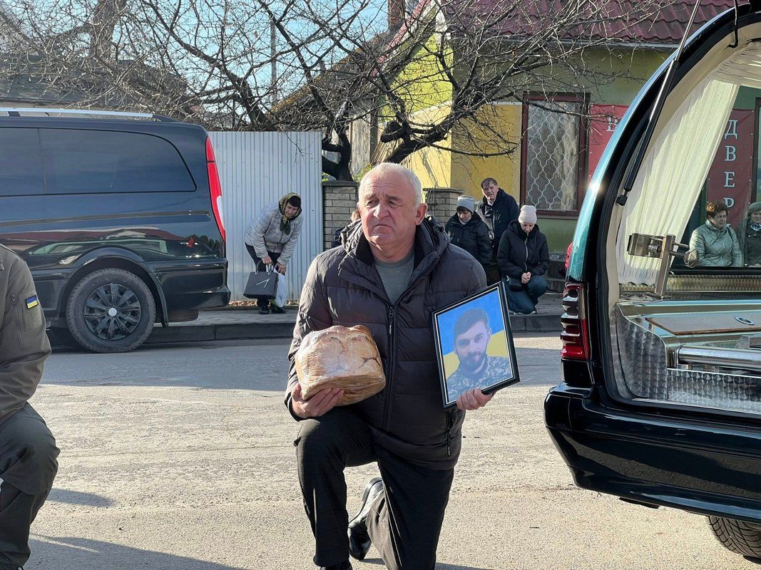 У Городенці зустріли скорботний кортеж Героя Степана Човганюка 9