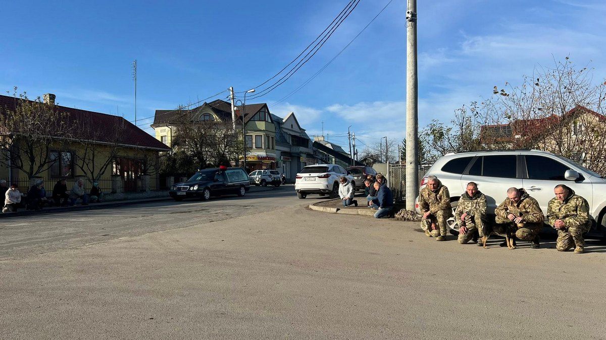 У Городенці зустріли скорботний кортеж Героя Степана Човганюка 2