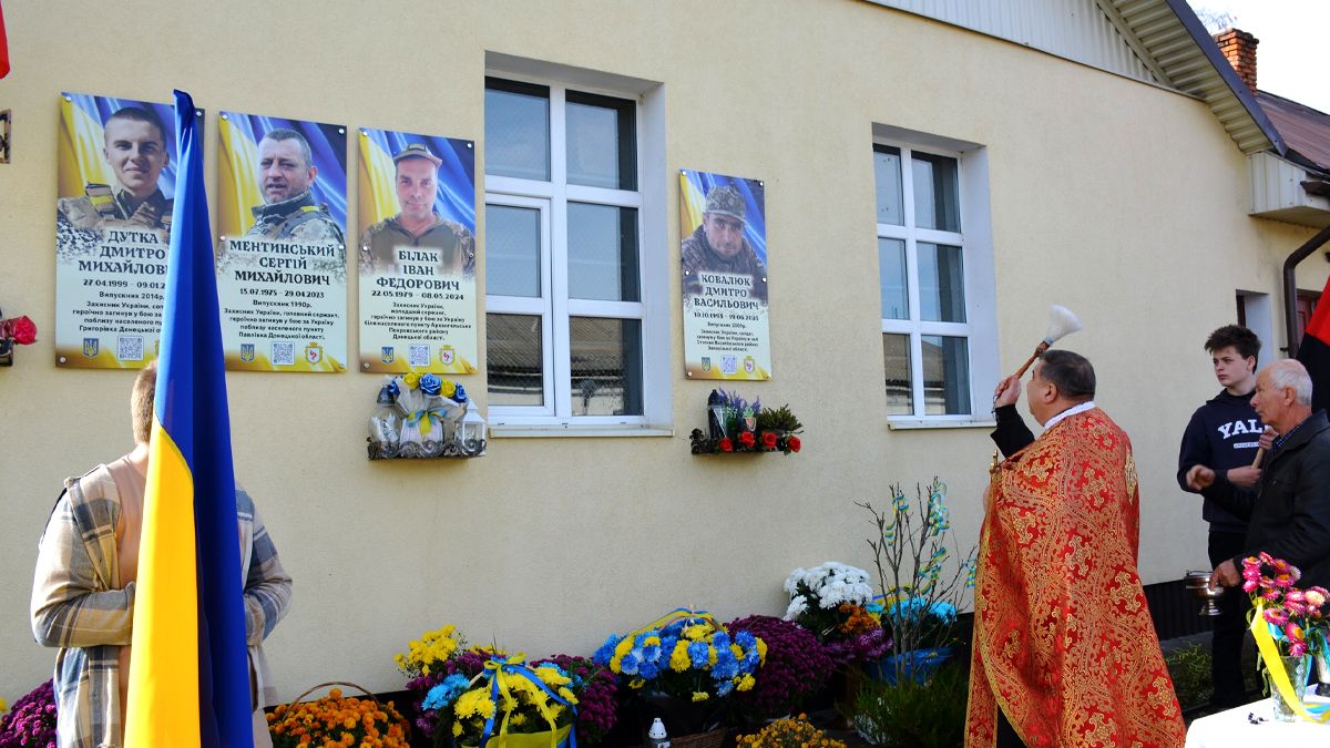 Меморіальну дошку загиблому Дмитру Ковалюку відкрили на Надвірнянщині 3