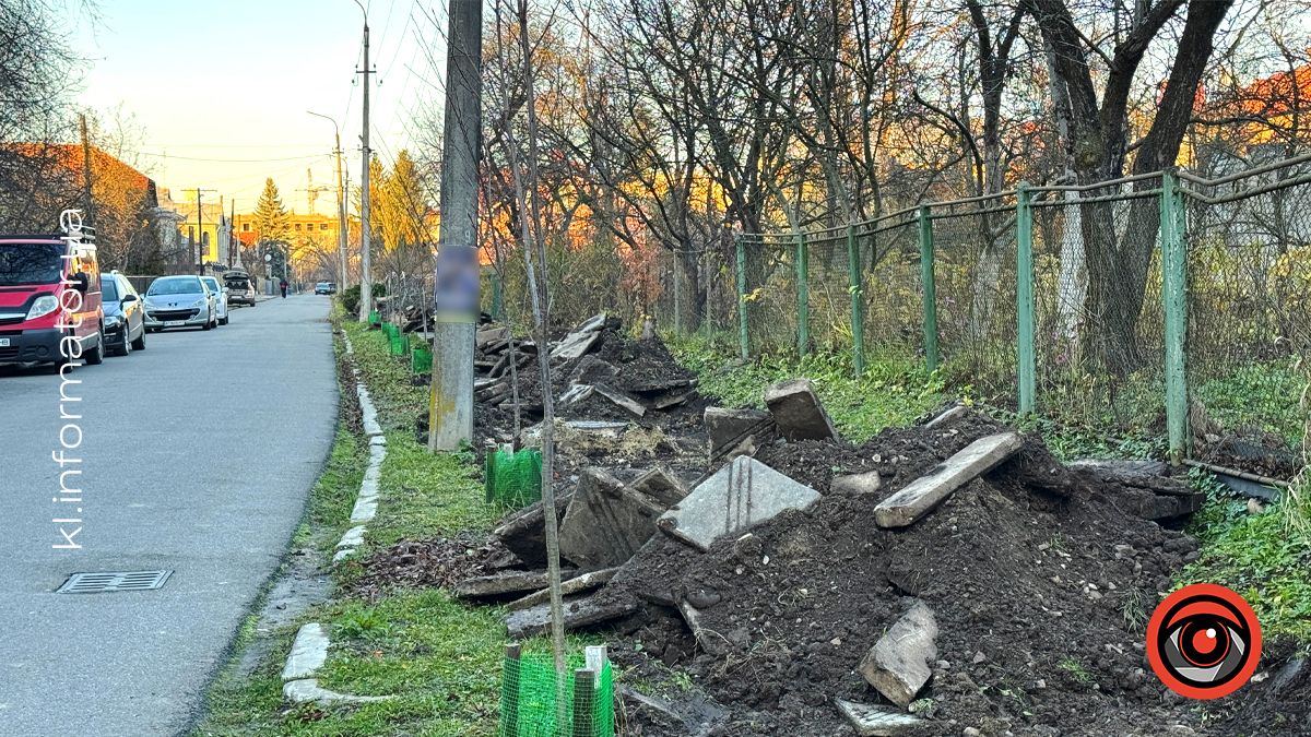 На вулиці Шопена у Коломиї демонтували старі тротуарні плити 1