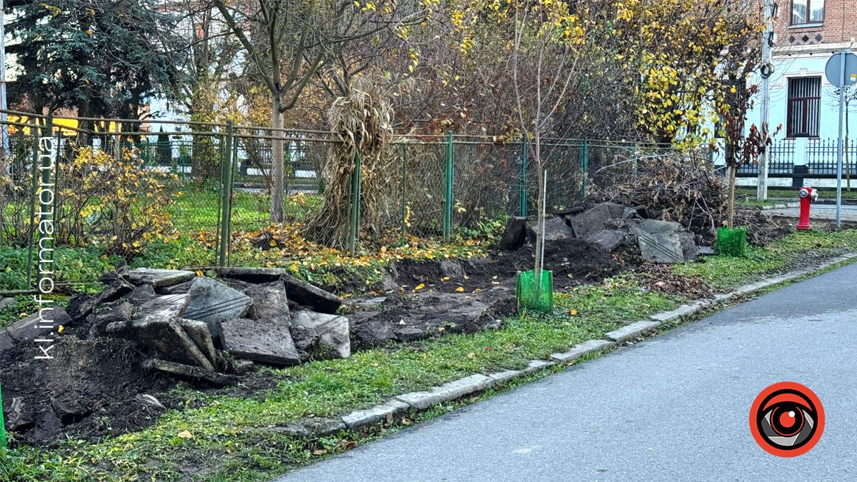 На вулиці Шопена у Коломиї демонтували старі тротуарні плити 2