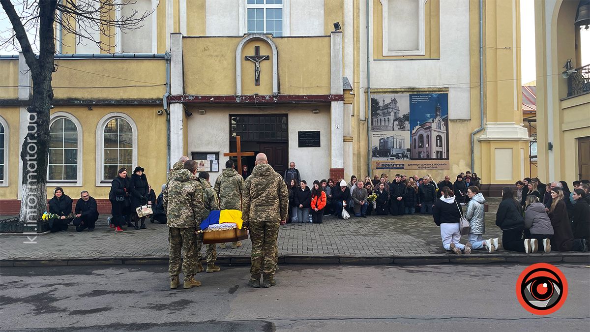 "На щиті" до Коломиї повернувся воїн Дмитро Герук 5