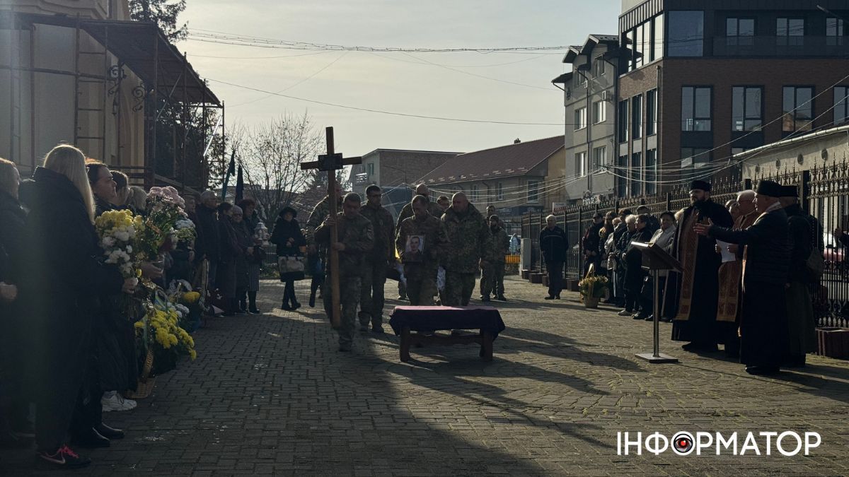 Коломия попрощалася з відважним воїном Дмитром Геруком 1