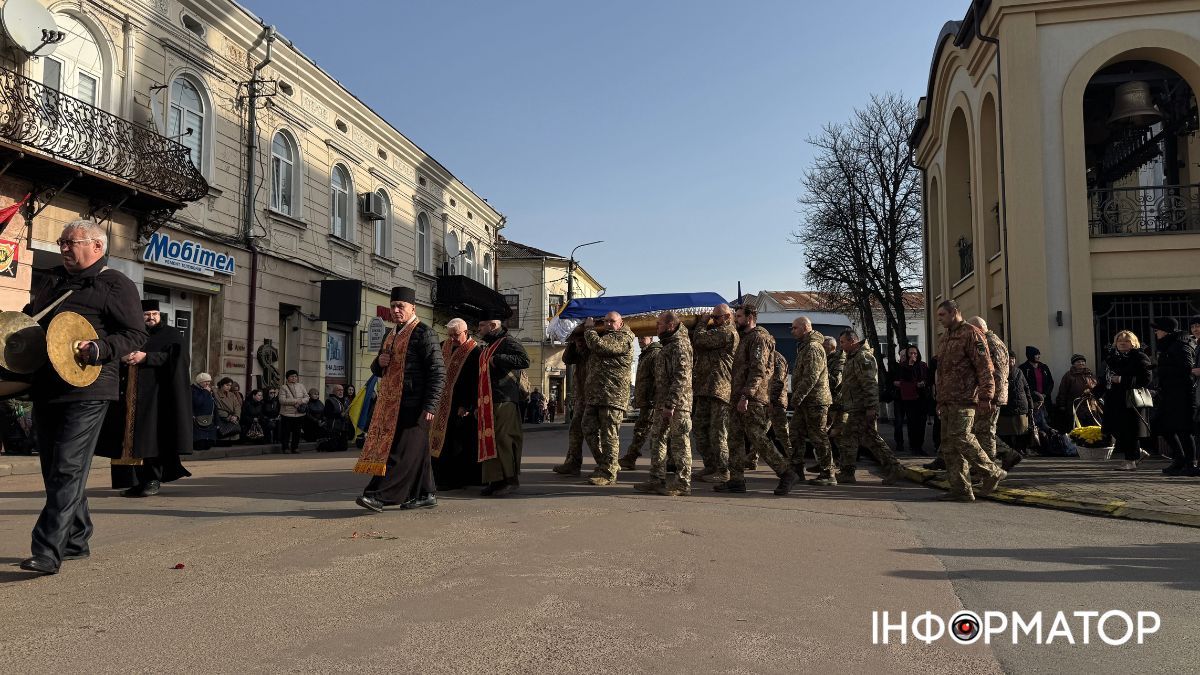 Коломия попрощалася з відважним воїном Дмитром Геруком 2