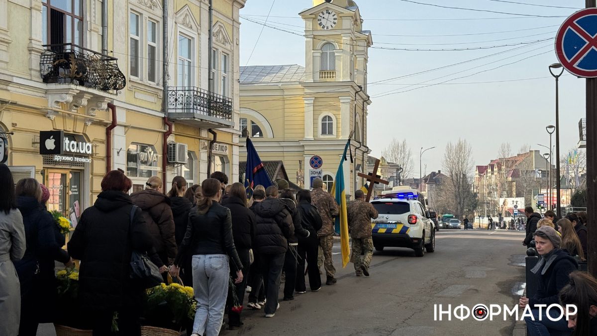 Коломия попрощалася з відважним воїном Дмитром Геруком 7