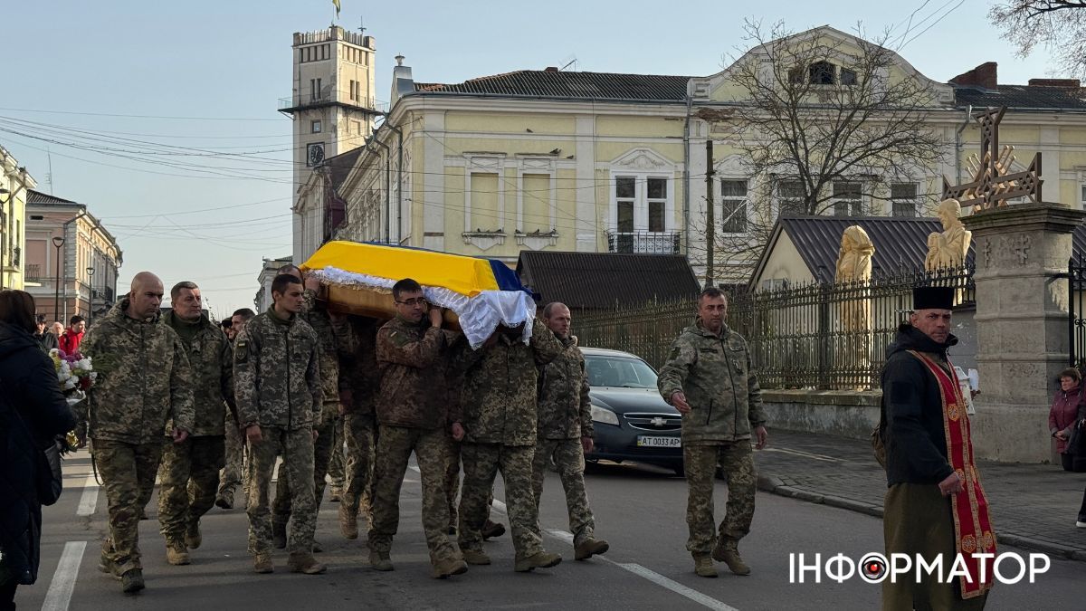 Коломия попрощалася з відважним воїном Дмитром Геруком 10