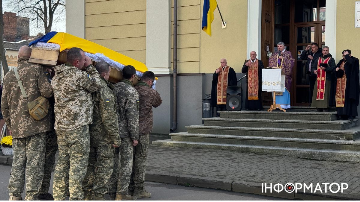 Коломия попрощалася з відважним воїном Дмитром Геруком 11