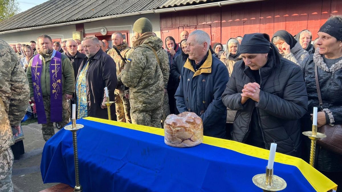 Полеглого воїна Степана Човганюка провели в останню дорогу на Городенківщині 1