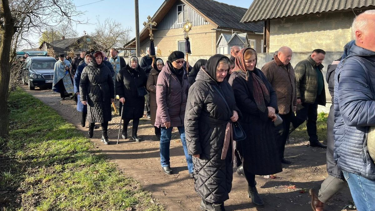 Полеглого воїна Степана Човганюка провели в останню дорогу на Городенківщині 2