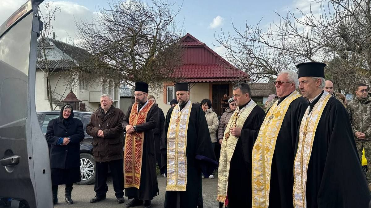 До Печеніжина на вічний спочинок повернувся воїн Юрій Балинець, який рік вважався зниклим безвісти 8