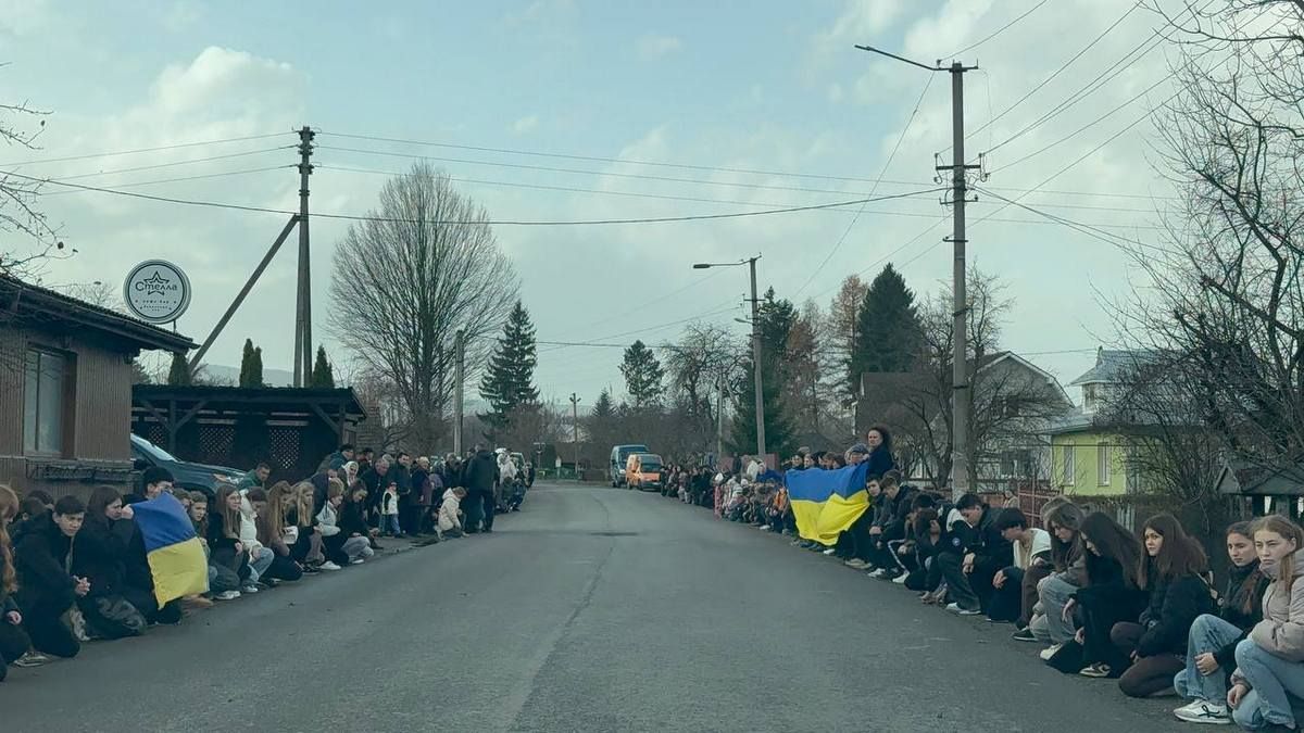 До Печеніжина на вічний спочинок повернувся воїн Юрій Балинець, який рік вважався зниклим безвісти 5