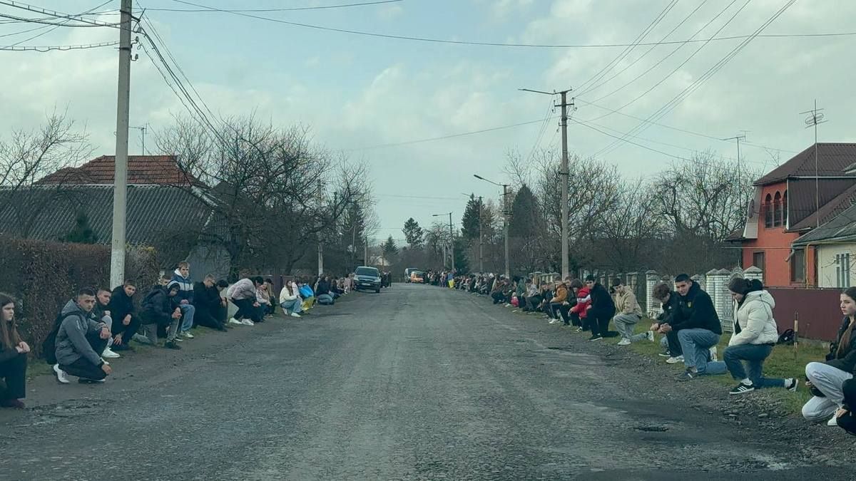 До Печеніжина на вічний спочинок повернувся воїн Юрій Балинець, який рік вважався зниклим безвісти 4