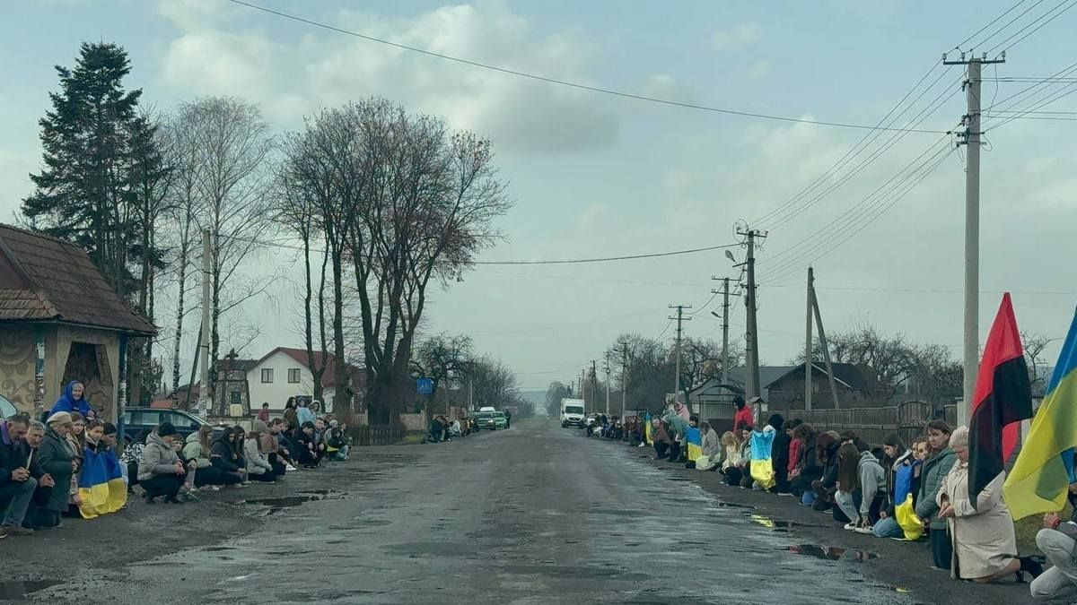 До Печеніжина на вічний спочинок повернувся воїн Юрій Балинець, який рік вважався зниклим безвісти 2