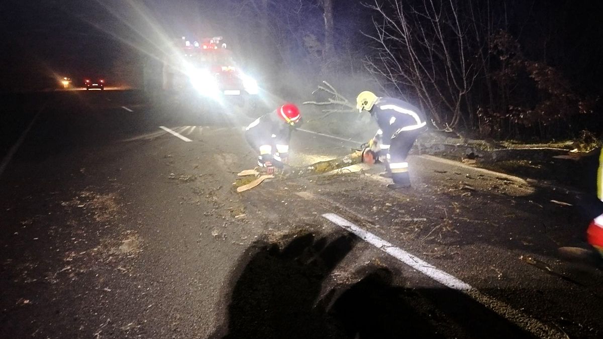 Рятувальники ліквідували наслідки негоди на Коломийщині 2