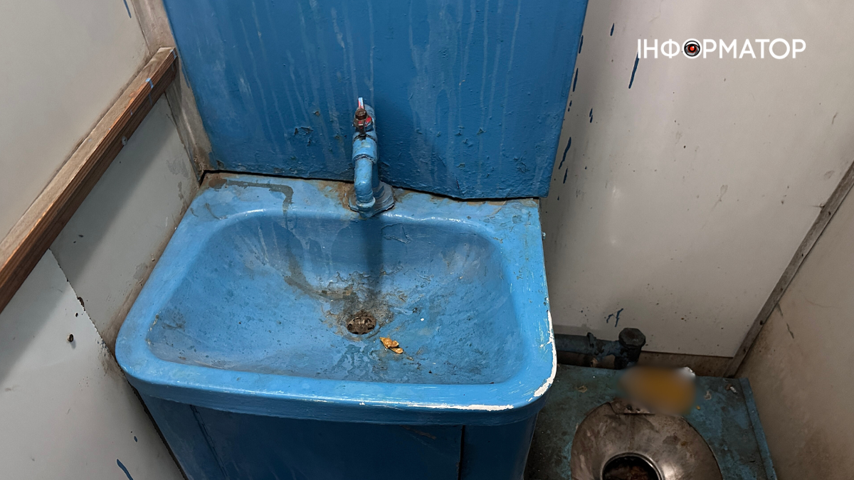 Туалет у приміському потязі "Коломия — Рахів" Туалет у приміському потязі "Коломия — Рахів"