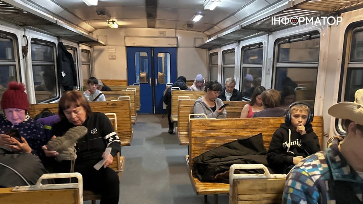 Один із вагонів приміського потягу "Коломия — Рахів" Один із вагонів приміського потягу "Коломия — Рахів"