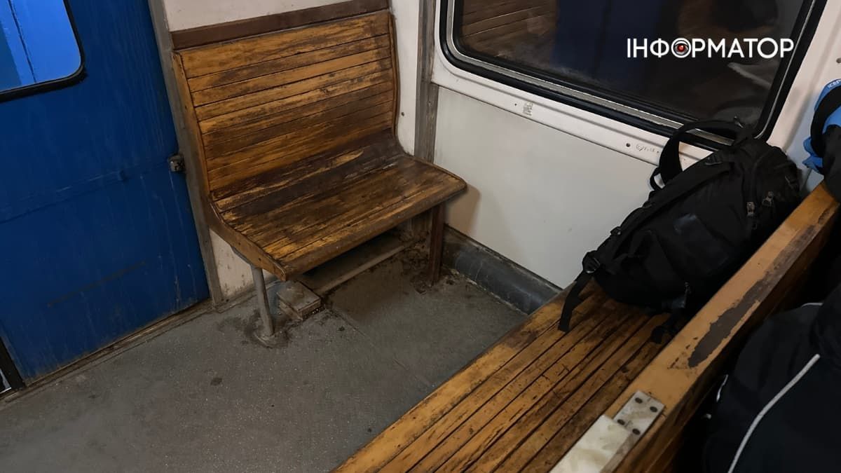 Місця для сидіння у приміському потязі "Коломия — Рахів" Місця для сидіння у приміському потязі "Коломия — Рахів"