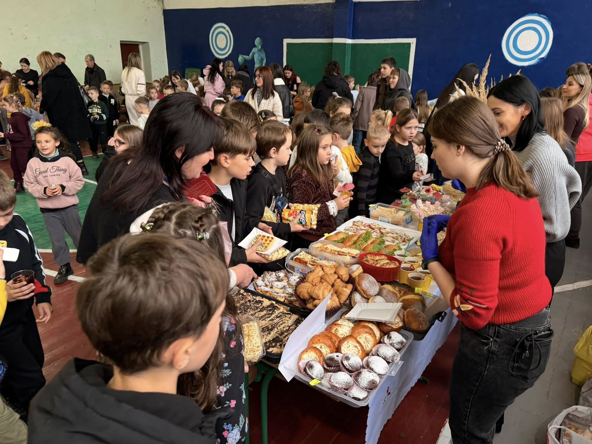 У Надвірній школярі провели благодійний ярмарок на підтримку українських воїнів 2