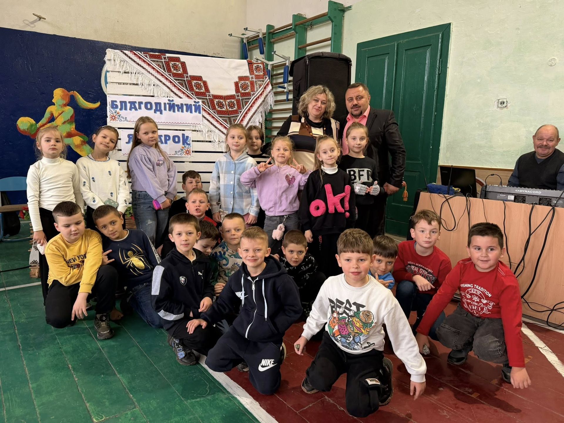 У Надвірній школярі провели благодійний ярмарок на підтримку українських воїнів 5