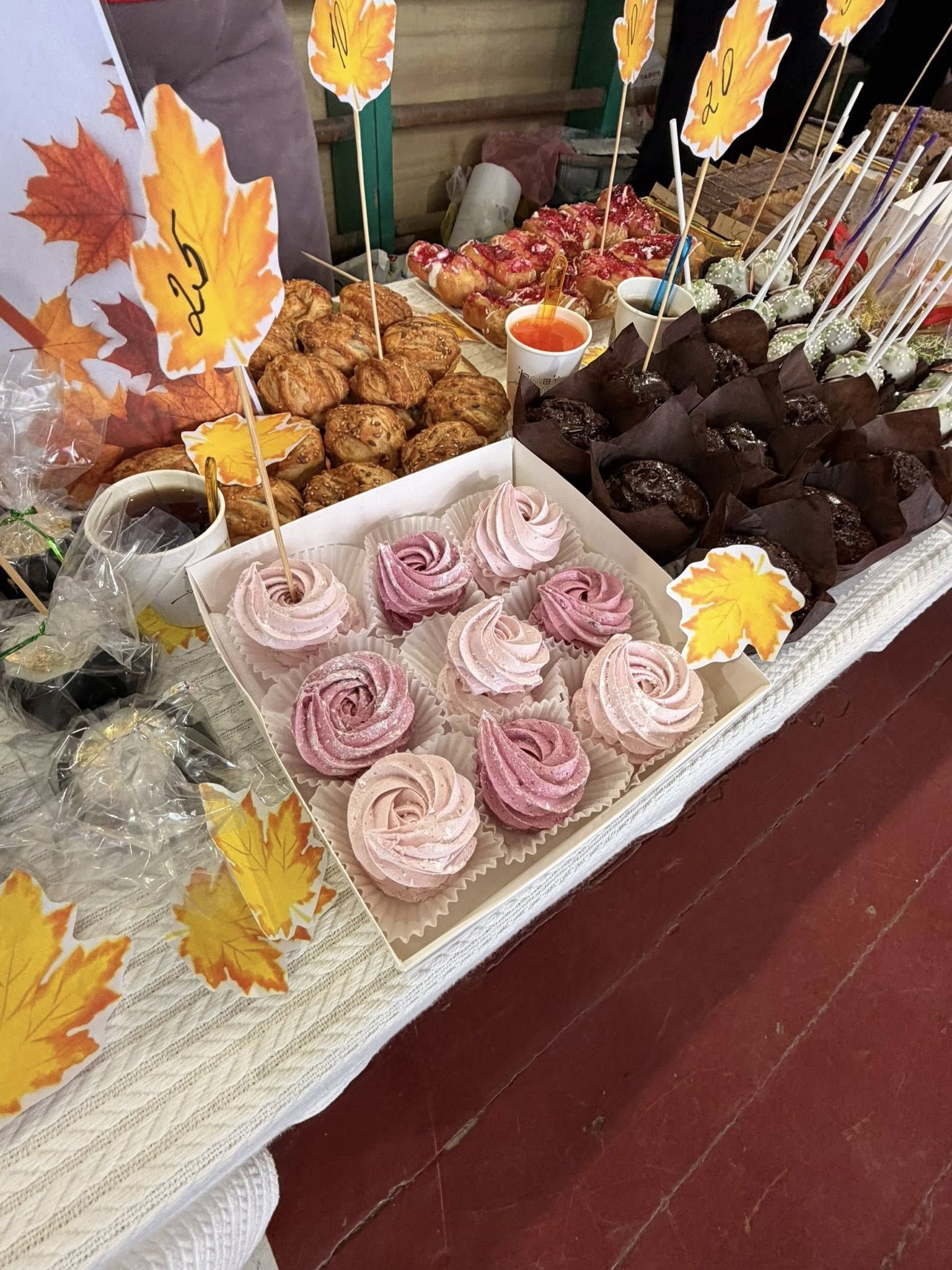 У Надвірній школярі провели благодійний ярмарок на підтримку українських воїнів 8