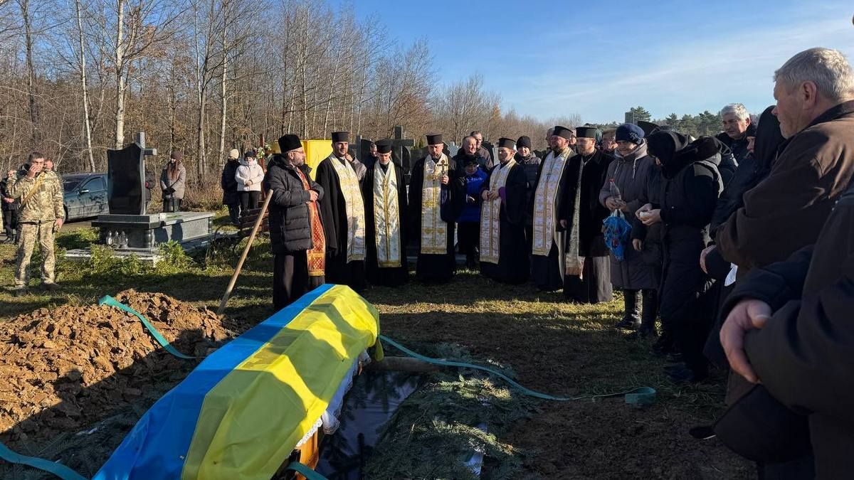 У Печеніжині попрощалися із загиблим на війні Юрієм Балинцем 12