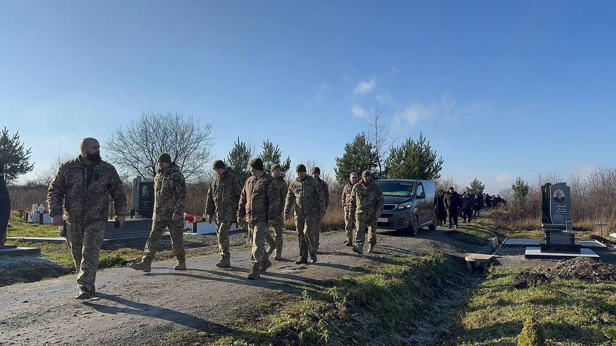 У Печеніжині попрощалися із загиблим на війні Юрієм Балинцем 11