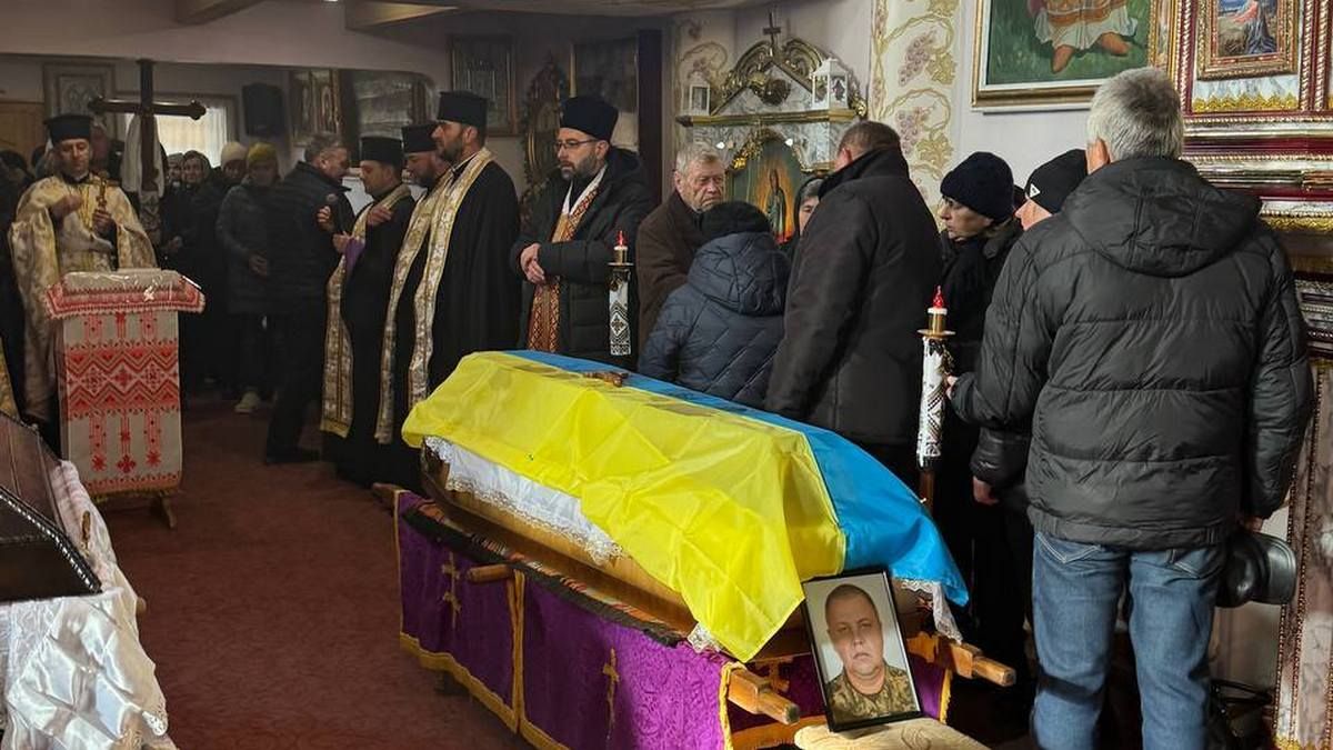 У Печеніжині попрощалися із загиблим на війні Юрієм Балинцем 9