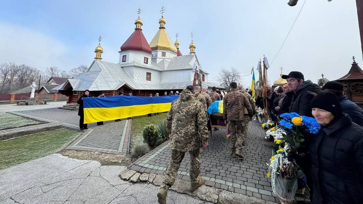 У Печеніжині попрощалися із загиблим на війні Юрієм Балинцем 7