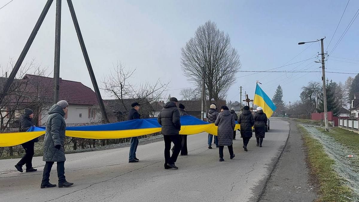 У Печеніжині попрощалися із загиблим на війні Юрієм Балинцем 6