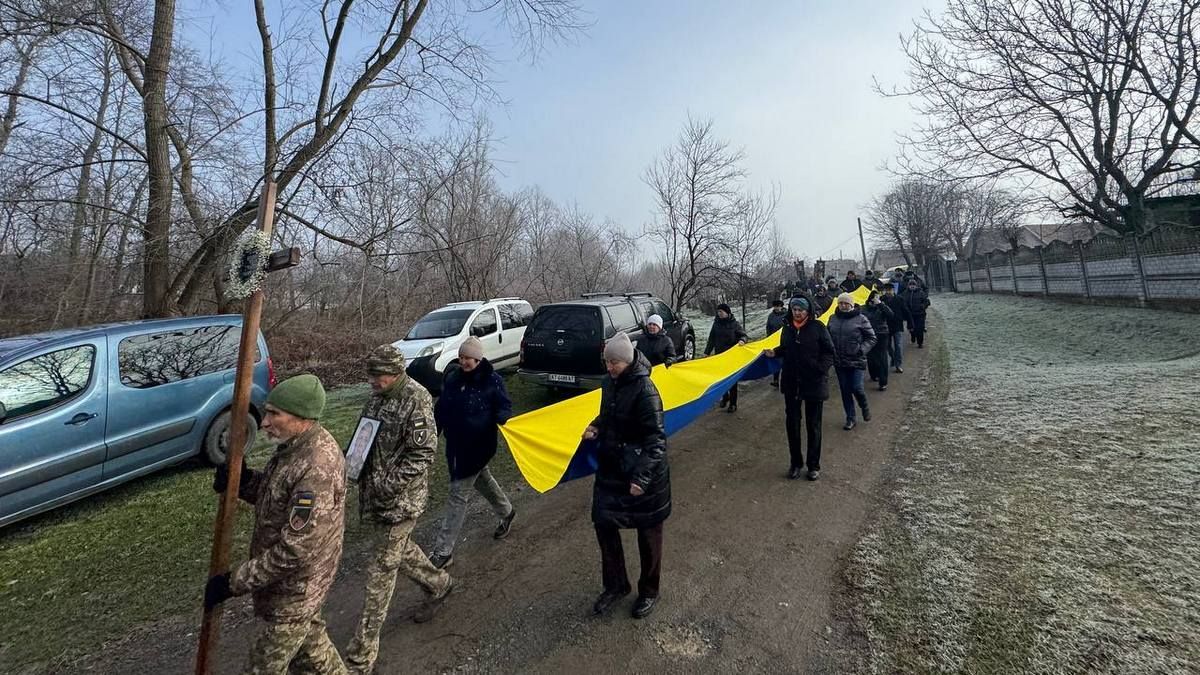 У Печеніжині попрощалися із загиблим на війні Юрієм Балинцем 5