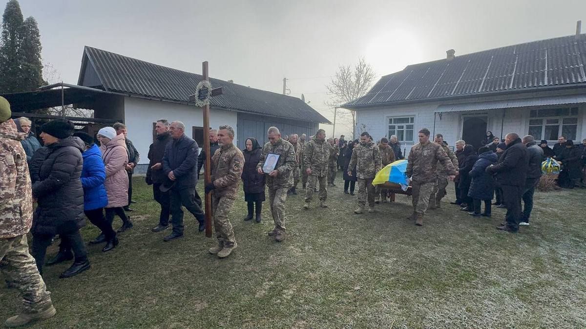 У Печеніжині попрощалися із загиблим на війні Юрієм Балинцем 3