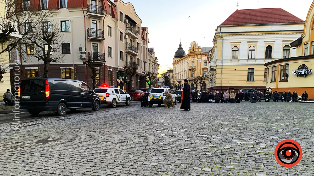 У Коломиї "на щиті" зустріли полеглого воїна Дмитра Губанова 2