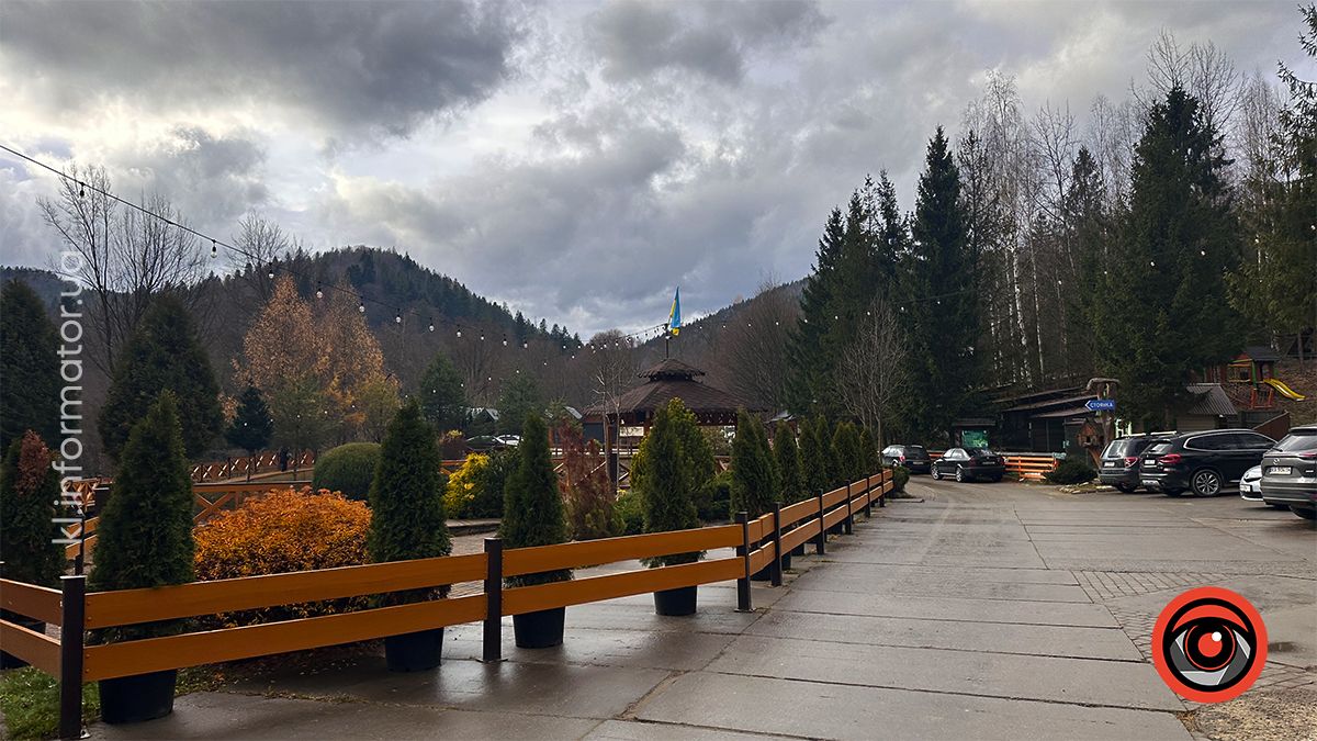 Похмурі гори та бурхливі водоспади: фоторепортаж майже зимового Яремче 15