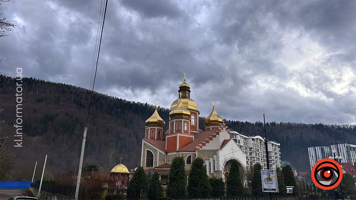 Похмурі гори та бурхливі водоспади: фоторепортаж майже зимового Яремче 8