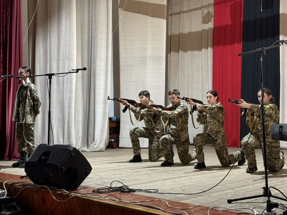 В Отинії відбувся патріотичний конкурс "Гідні та вільні на своїй землі — 2025" 6
