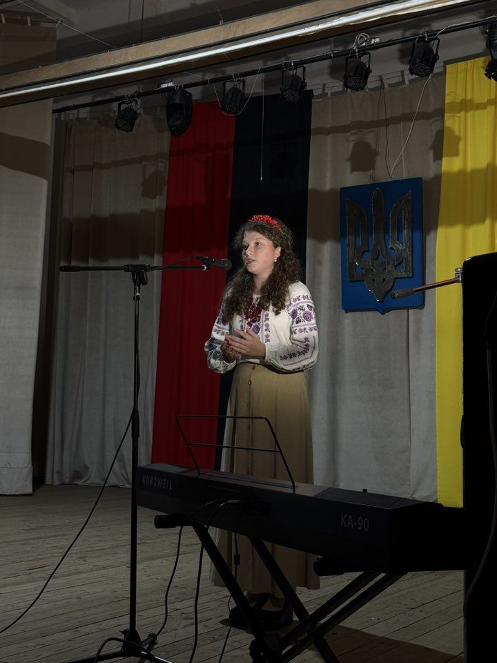 В Отинії відбувся патріотичний конкурс "Гідні та вільні на своїй землі — 2025" 8