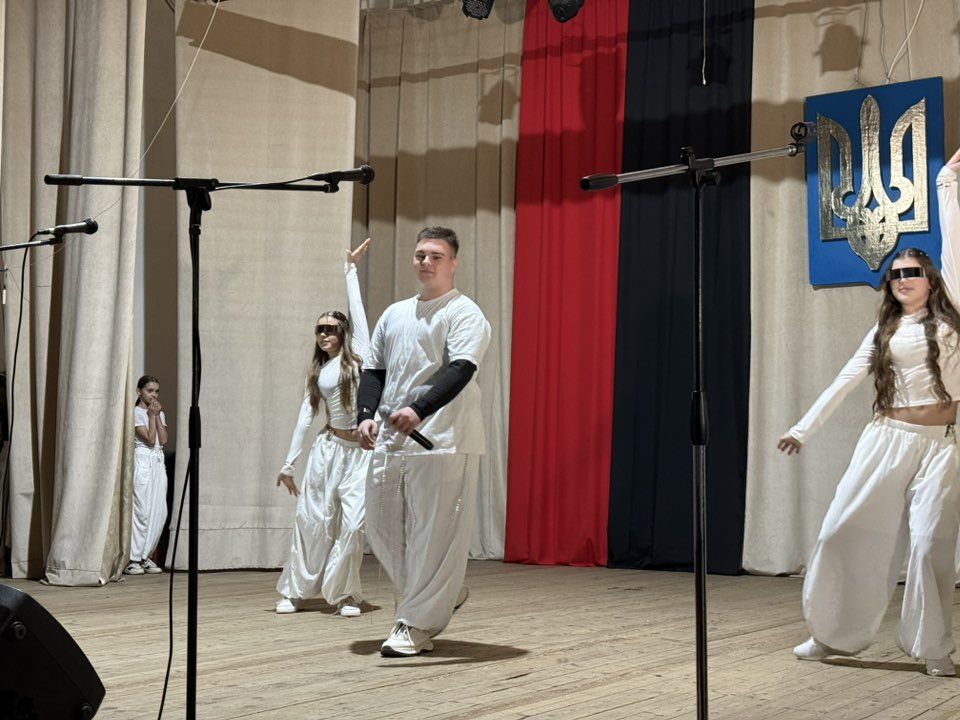 В Отинії відбувся патріотичний конкурс "Гідні та вільні на своїй землі — 2025" 9