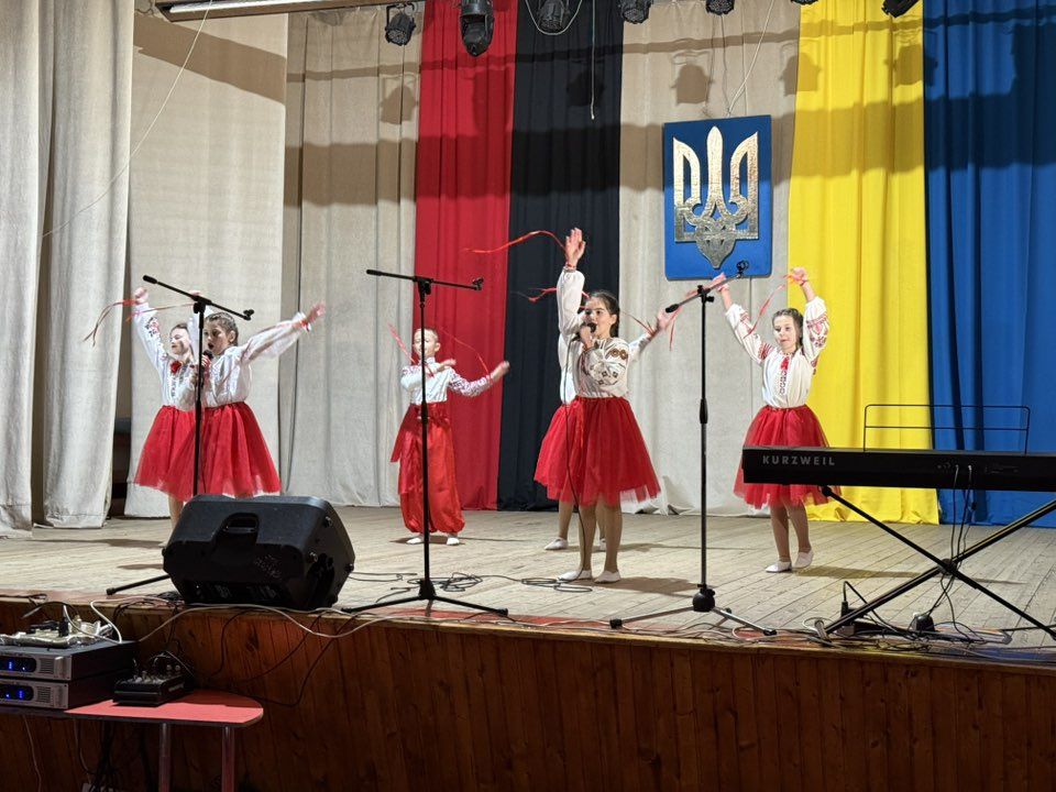 В Отинії відбувся патріотичний конкурс "Гідні та вільні на своїй землі — 2025" 14