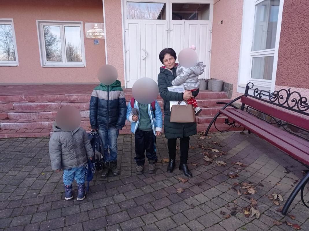 Через неналежні умови проживання із сім'ї на Коломийщині вилучили чотирьох дітей 4